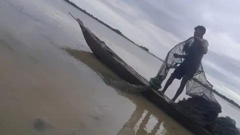 সুনামগঞ্জে চায়না দুয়ারীর দাপটে বিপাকে সরকারি জলমহালের ইজারাদারেরা