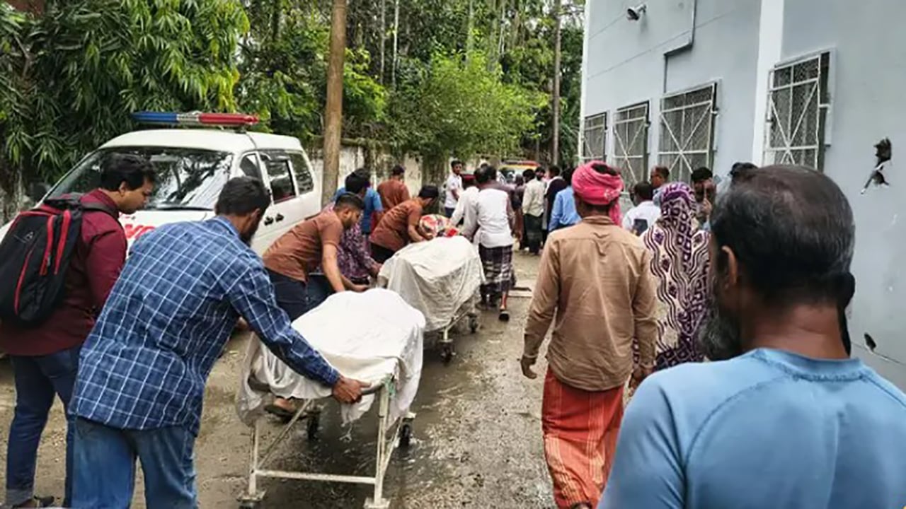 সিলেটের দক্ষিণ সুরমায় ট্রাক-পিকআপ সংঘর্ষে নিহত ৮
