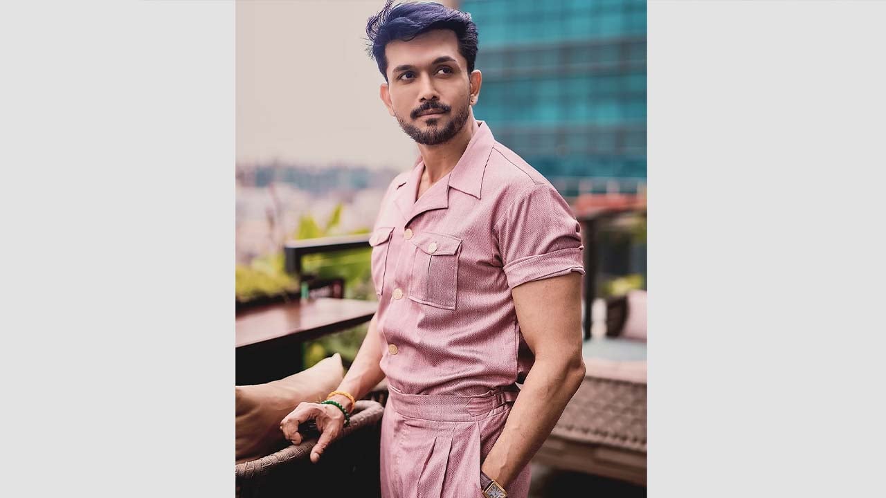 আগুন নিয়ে শ্যুটিং করতে গিয়ে দগ্ধ আরেফিন শুভ