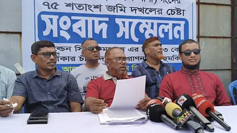 সিদ্ধিরগঞ্জে ব্যবসায়ীদের জমি দখলের চেষ্টা ও চাঁদা দাবির অভিযোগে সংবাদ সম্মেলন