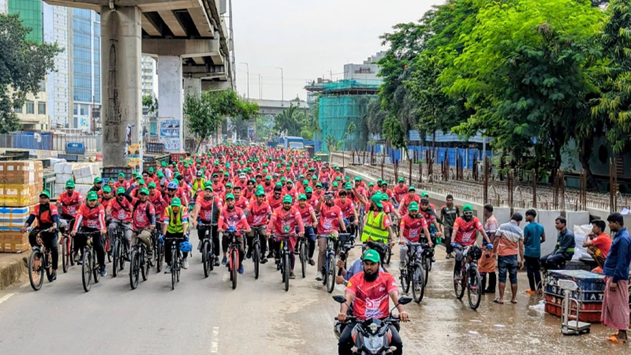 রক্তদাতা দিবস উপলক্ষে রাজধানীতে বর্ণাঢ্য সাইকেল র্যালি
