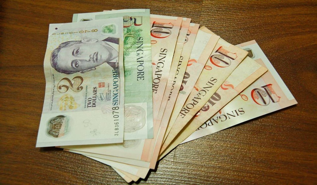 এক দশকের মধ্যে সর্বোচ্চ অবস্থানে সিঙ্গাপুর ডলার