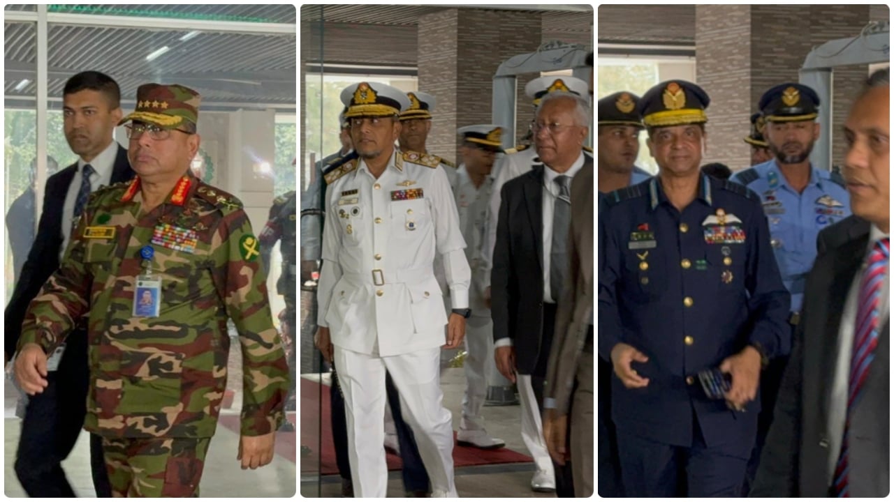 সিইসির সঙ্গে বৈঠকে তিন বাহিনী প্রধান