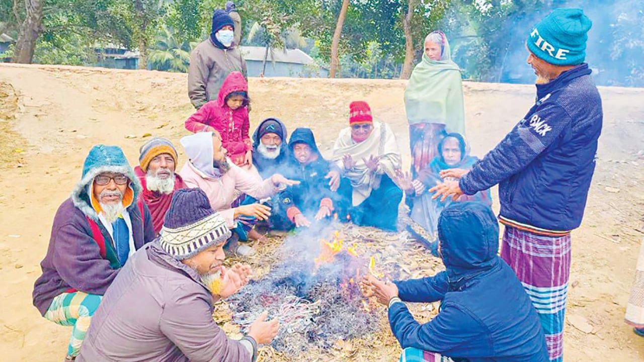 পৌষের কনকনে শীতে সারা দেশে জনজীবনে দুর্ভোগ