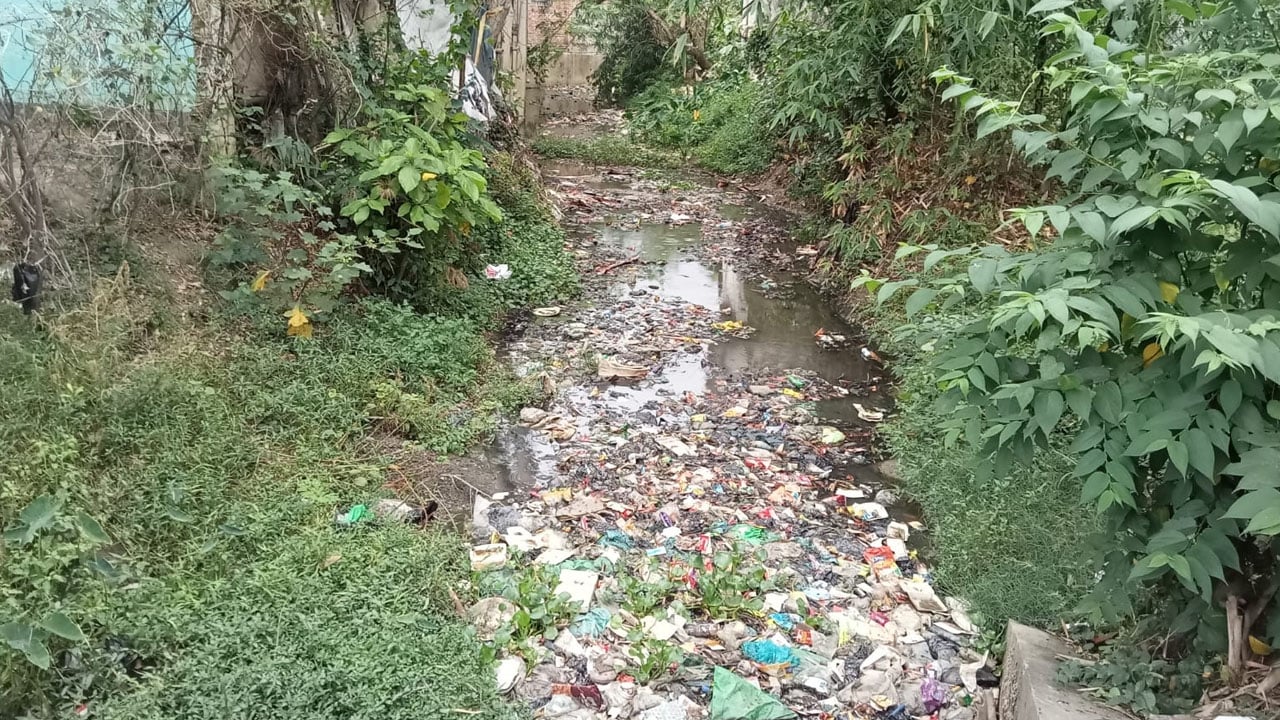 একসময় এই খালই ছিল বাঁচার ভরসা এখন অভিশাপ