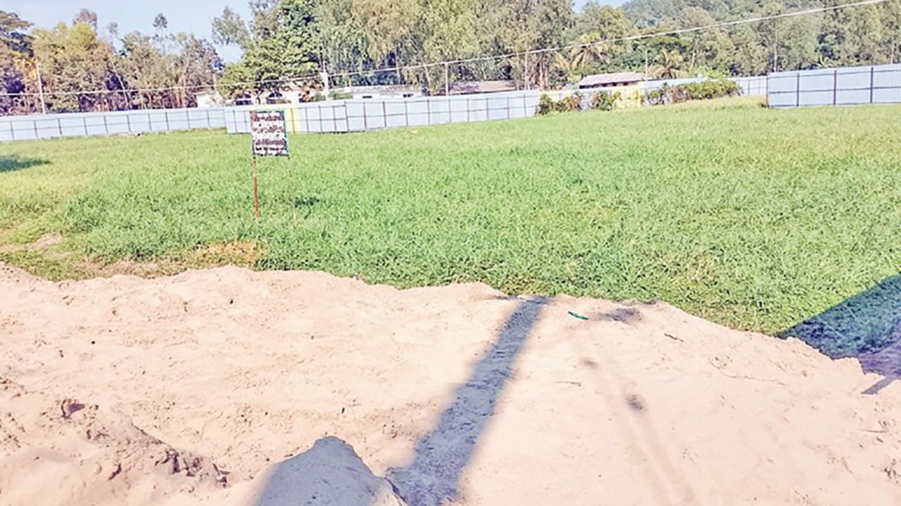 সীতাকুণ্ডে শিল্পায়নের নামে কৃষিজমি ভরাট