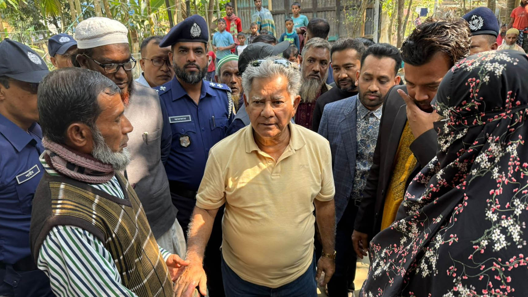 শহীদ রিয়াজের বাড়িতে নৌপরিবহন উপদেষ্টা