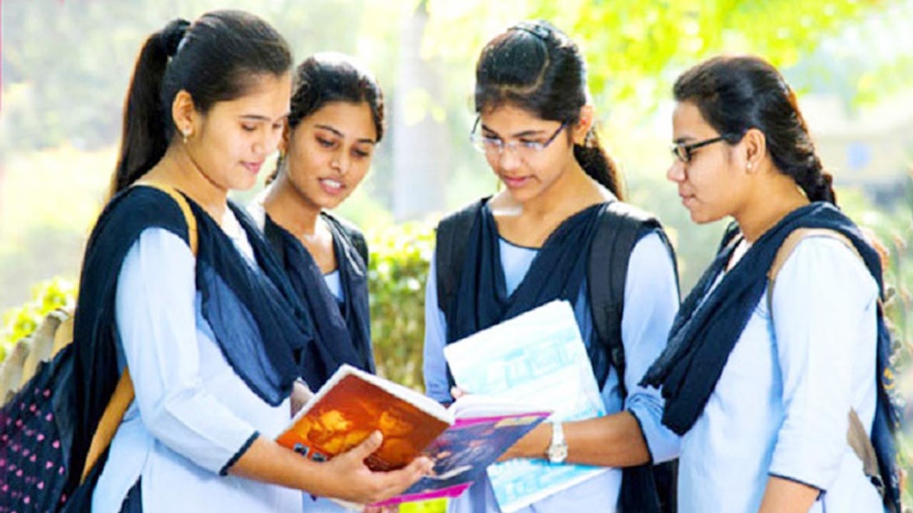 ছুটি শেষে স্কুল-কলেজে চলতে পারে অতিরিক্ত ক্লাস