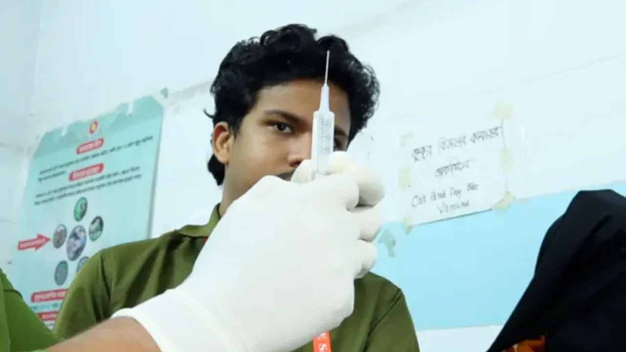 টিকার মজুত নিয়ে ধোঁয়াশা, সংকট মরণব্যাধি জলাতঙ্কের টিকার