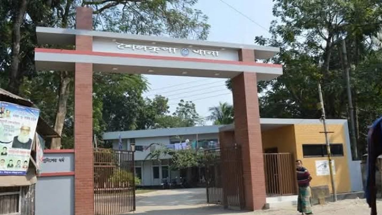 বেপরোয়া গ‌তিতে মোটরসাইকেল, সড়কে যুব‌ক নিহত
