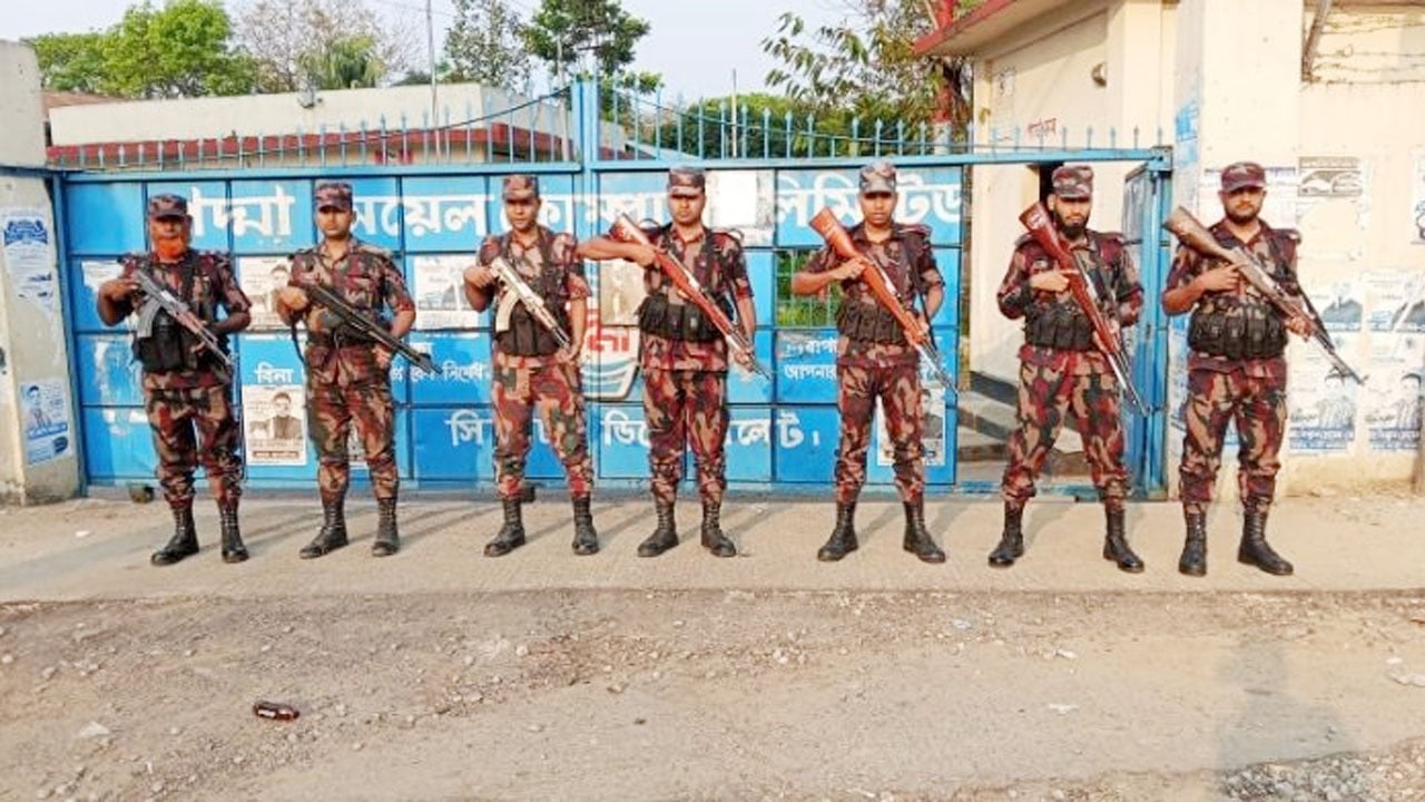 সিলেটে তেলের ডিপোতে বিজিবি মোতায়েন
