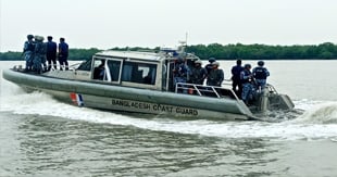 সুন্দরবনে কোস্ট গার্ডের অভিযান, ৬১ ডাকাত আটক