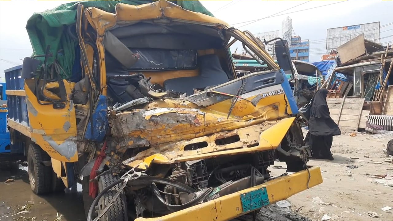 সোনারগাঁয়ে নিয়ন্ত্রণ হারিয়ে ট্রাক চাপায় নিহত ২