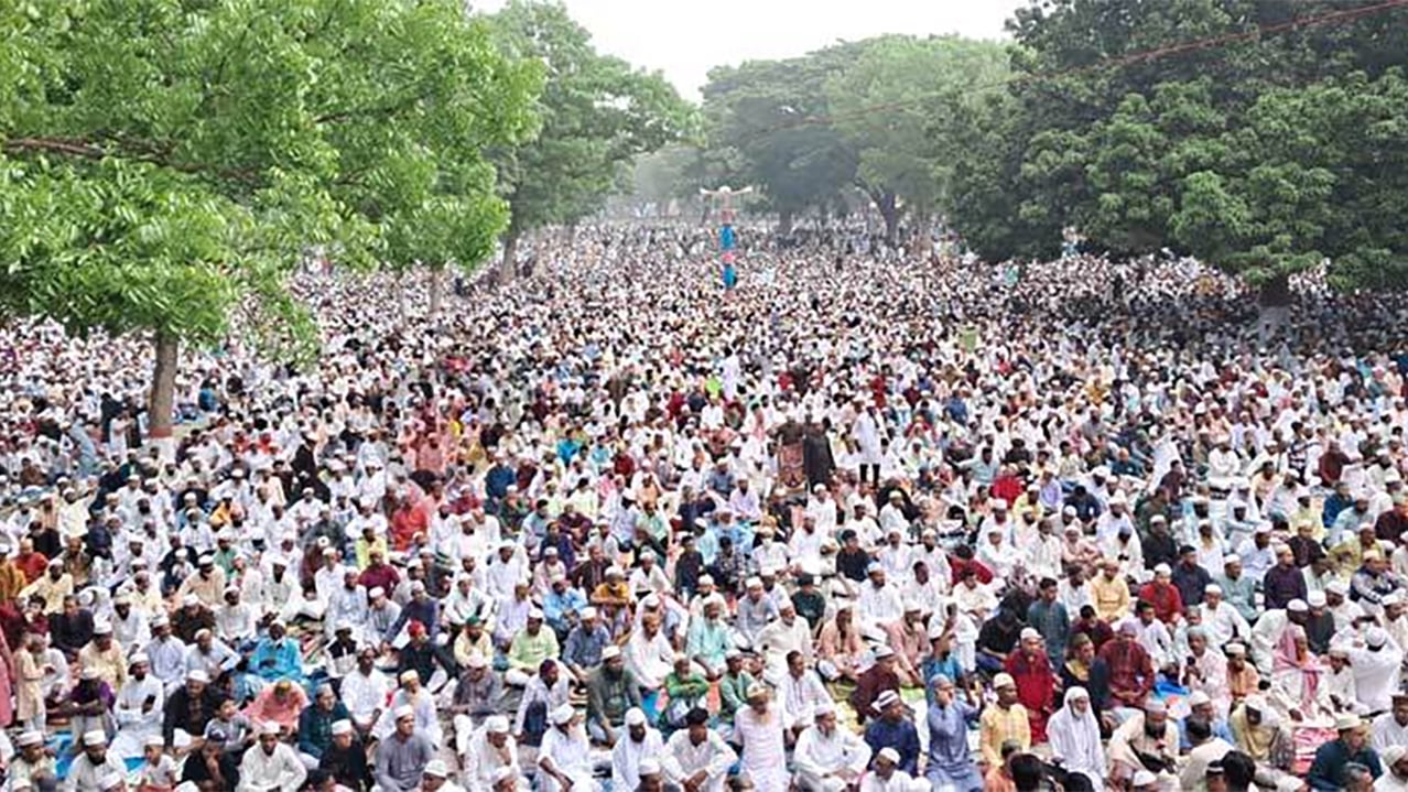 শোলাকিয়ায় ঈদের জামাত অনুষ্ঠিত
