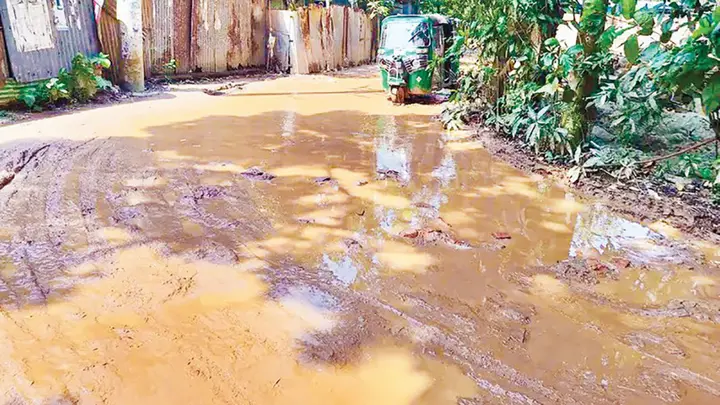 বৃষ্টি হলেই বাড়ে দুর্ভোগ 