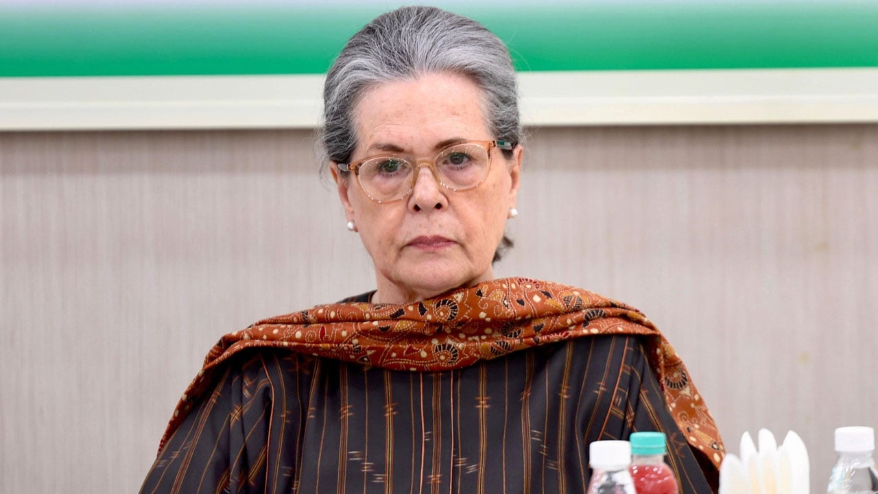 নাগরিক হওয়ার আগেই ভোটার সোনিয়া গান্ধী, মামলা দায়ের