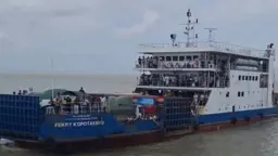 ডুবোচরে আটকে ৯ ঘণ্টা পর সন্দ্বীপ থেকে বাঁশবাড়িয়ায় ফেরি