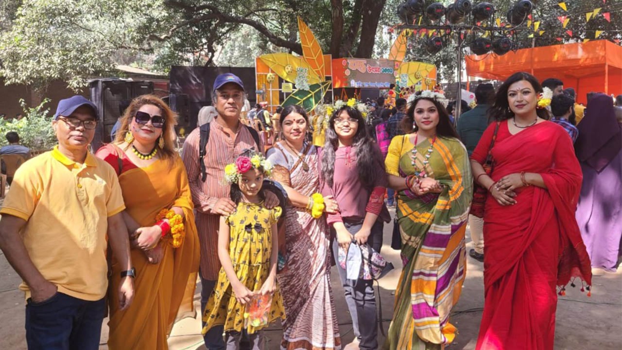 বসন্ত এসে গেছে