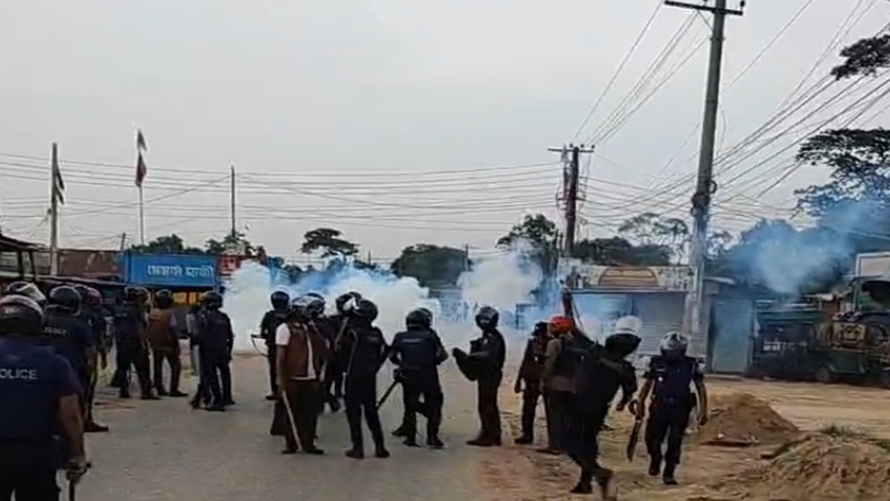 ব্রাহ্মণবাড়িয়ায় লাশ দাফনের পর ফের সংঘর্ষ, অগ্নিসংযোগ লুটপাট