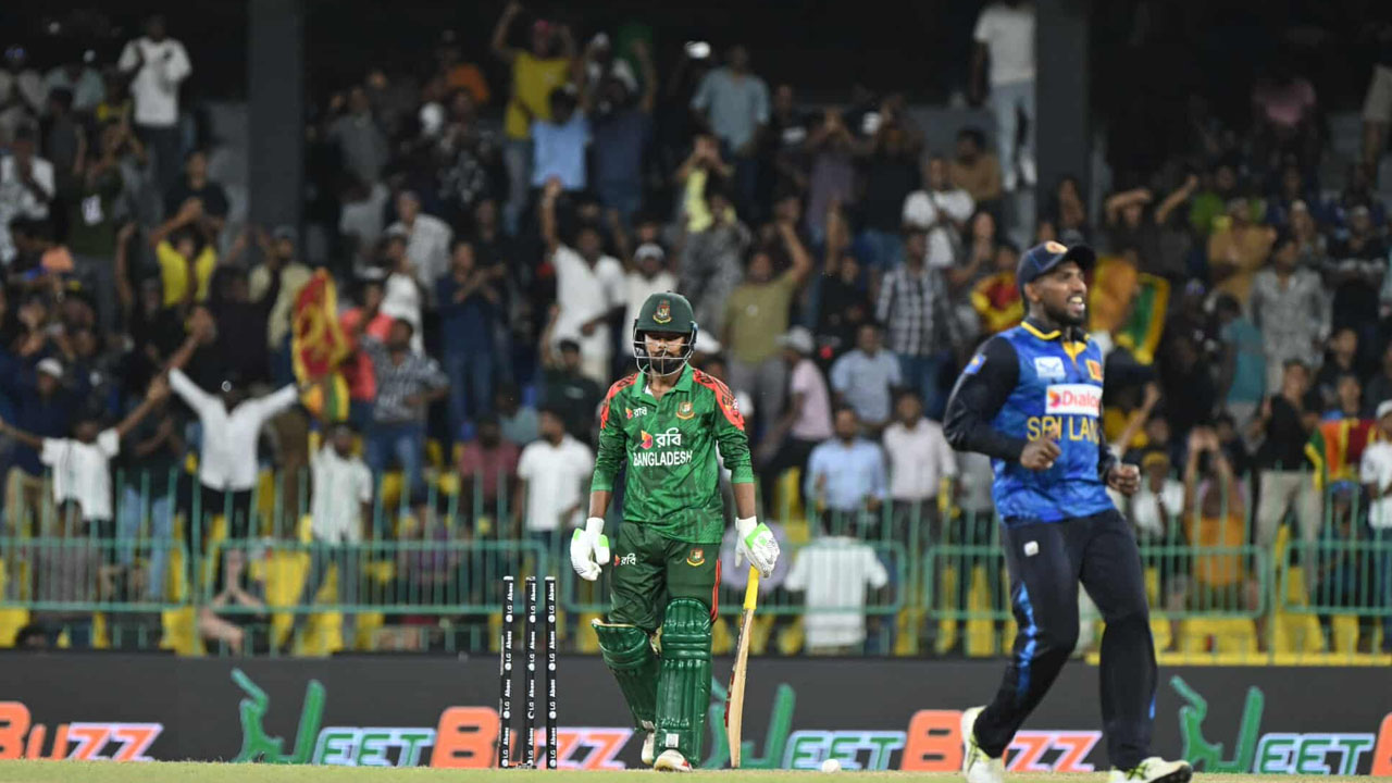 অবিশ্বাস্য ব্যাটিং ধসে হারল বাংলাদেশ