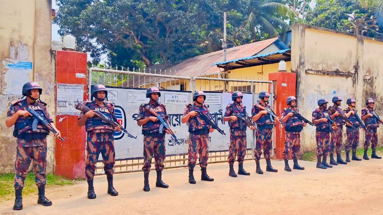 শ্রীমঙ্গলে তেলের ডিপোতে বিজিবি মোতায়েন