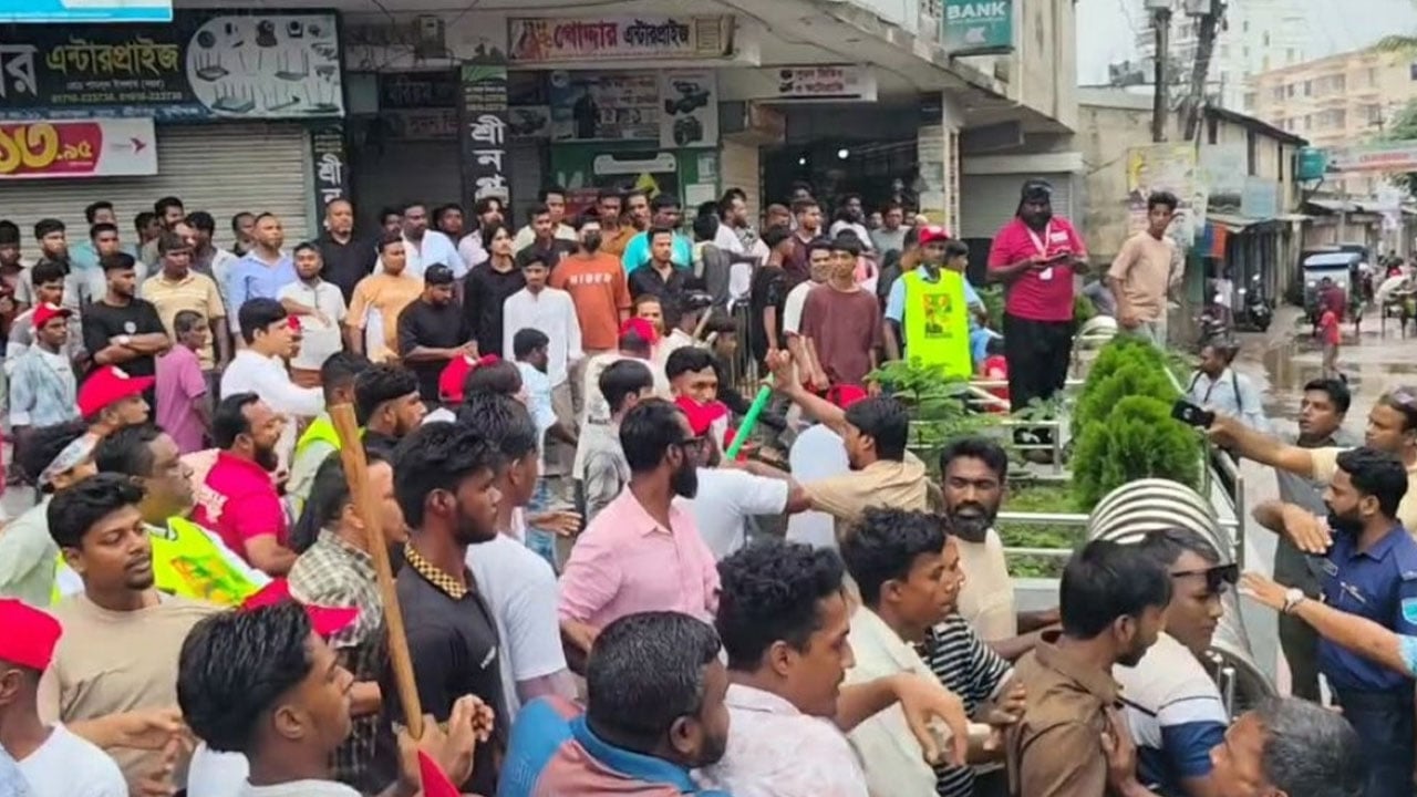 শ্রীনগরে প্রতিষ্ঠাবার্ষিকীতে বিএনপির দুই গ্রুপের সংঘর্ষে ওসিসহ আহত ১০