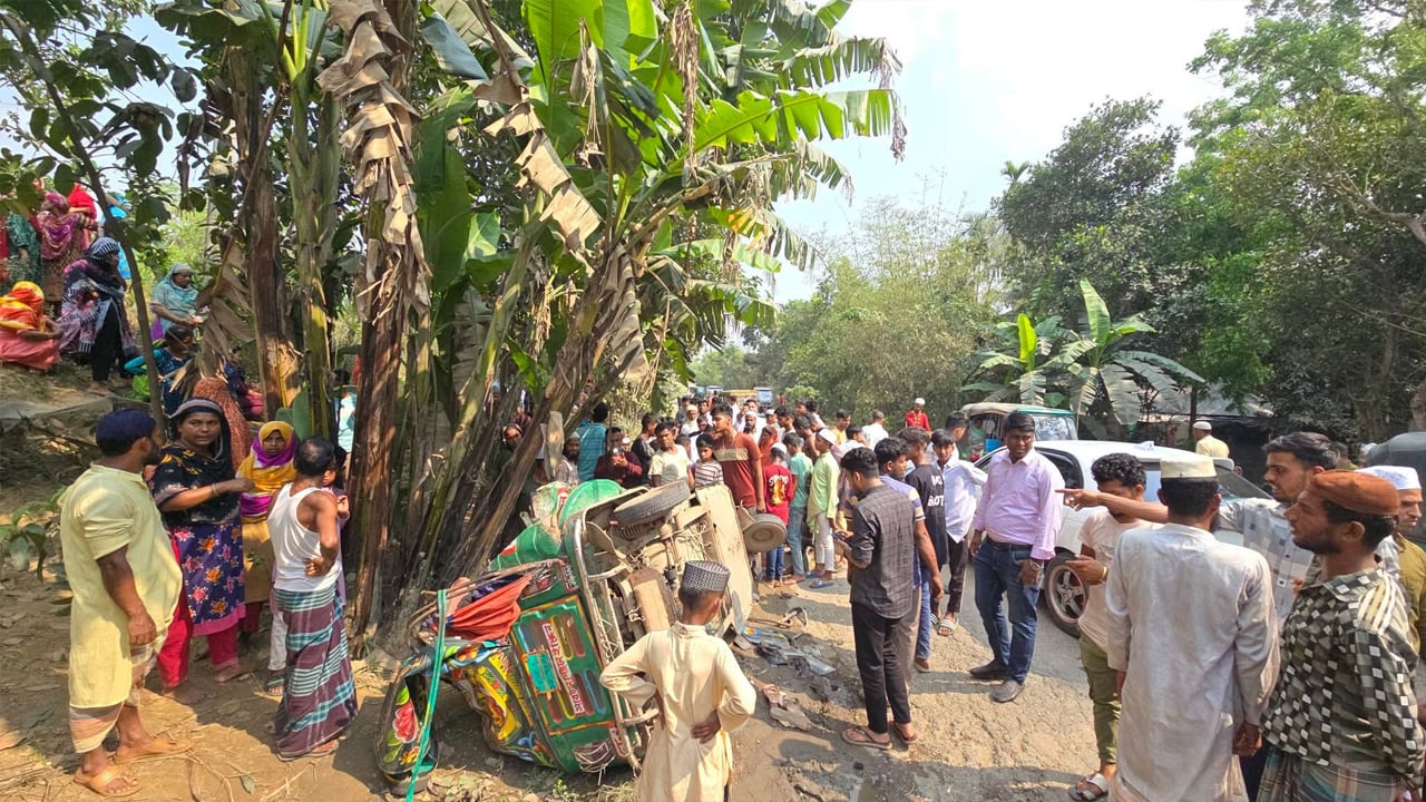 দেবিদ্বারে বাস-সিএনজি সংঘর্ষে নিহত ১, আহত ৪