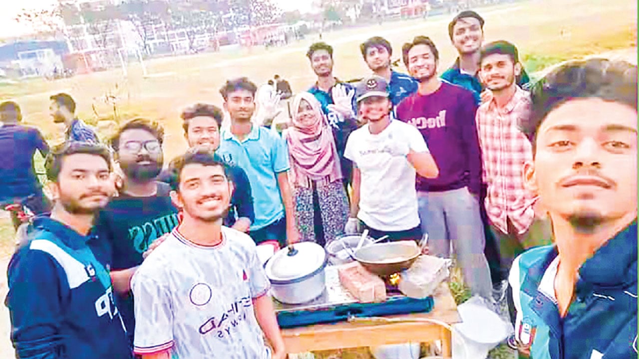 শ্রমের দামে বোনা জীবনের স্বপ্ন