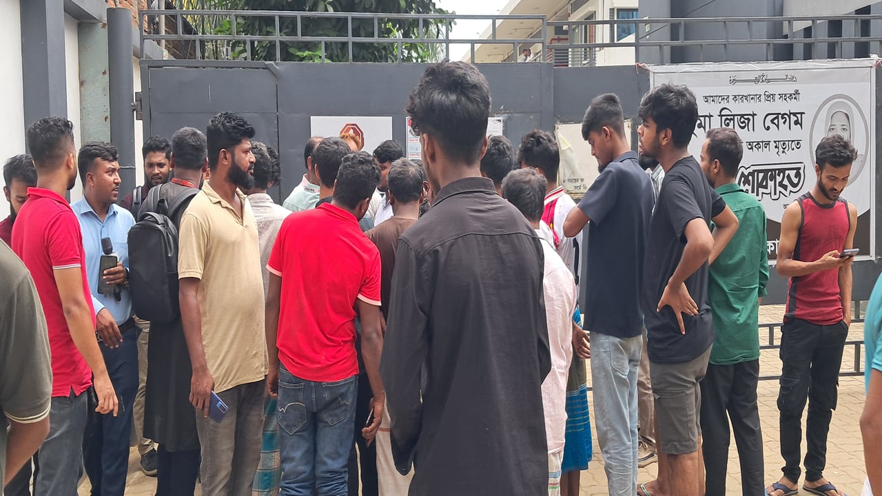 গাজীপুরে পোশাক কারখানায় অর্ধশতাধিক শ্রমিক অসুস্থ, কারখানা বন্ধ
