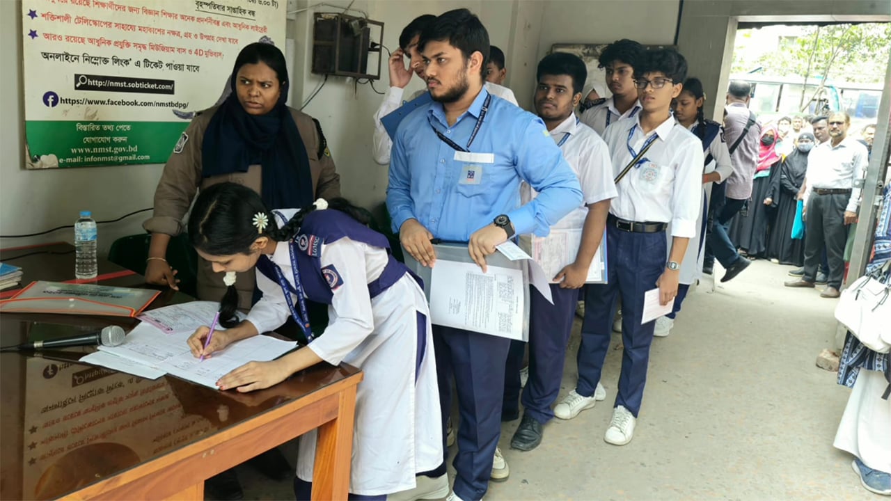 এসএসসি ও সমমানের পরীক্ষা শুরু