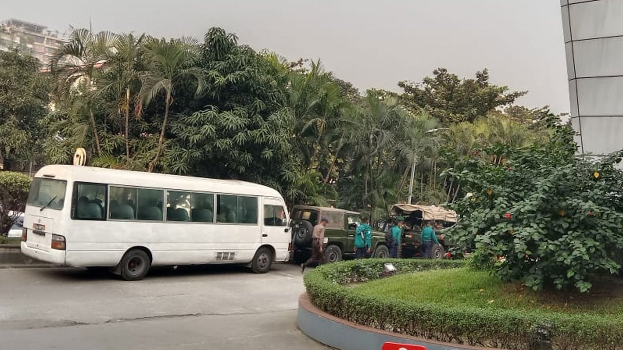 খালেদা জিয়ার নিরাপত্তায় এভারকেয়ারে এসএসএফ সদস্যরা