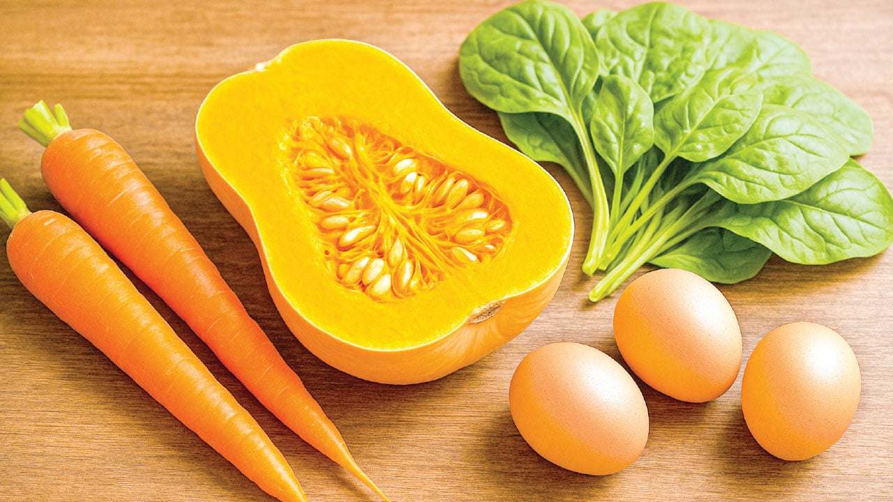 শিশুর চোখ ভালো রাখে যে খাবার