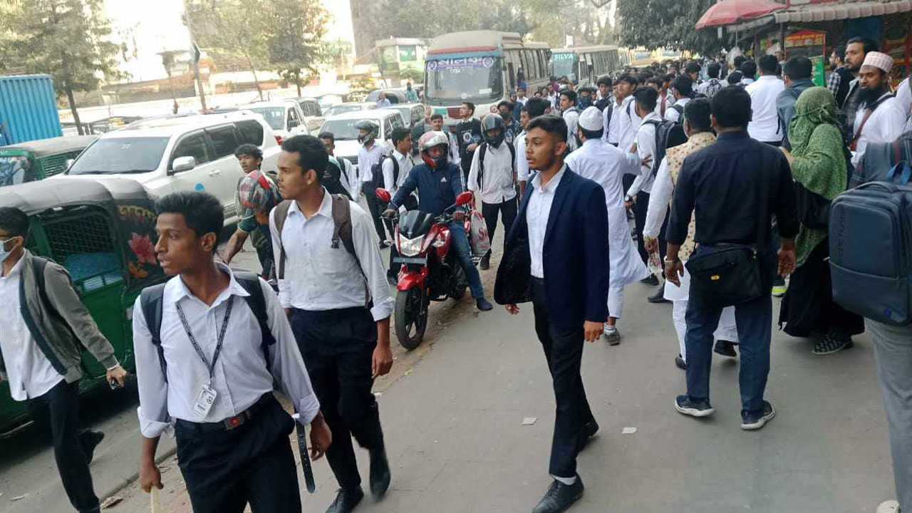 সায়েন্সল্যাবে দুই কলেজের শিক্ষার্থীদের সংঘর্ষ