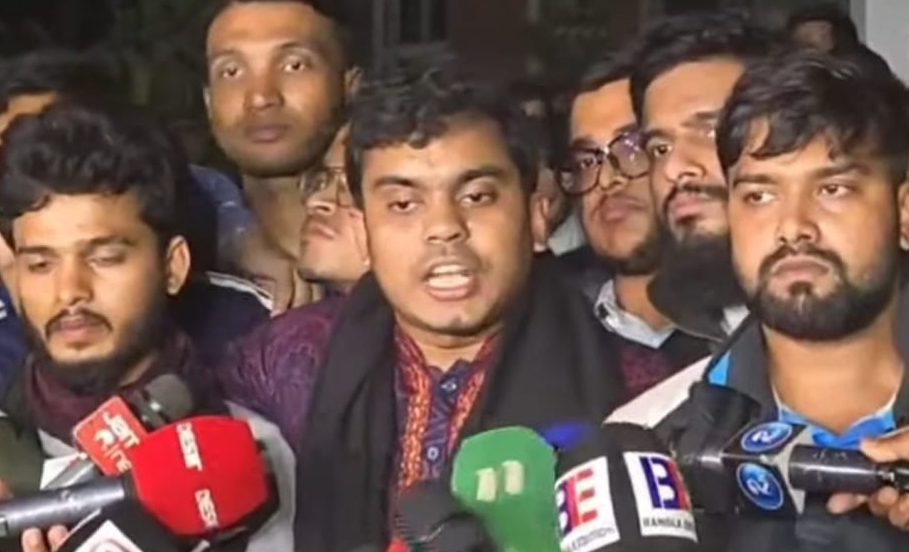 নিউমার্কেট থানা ঘেরাওয়ের ঘোষণা সাত কলেজ শিক্ষার্থীদের