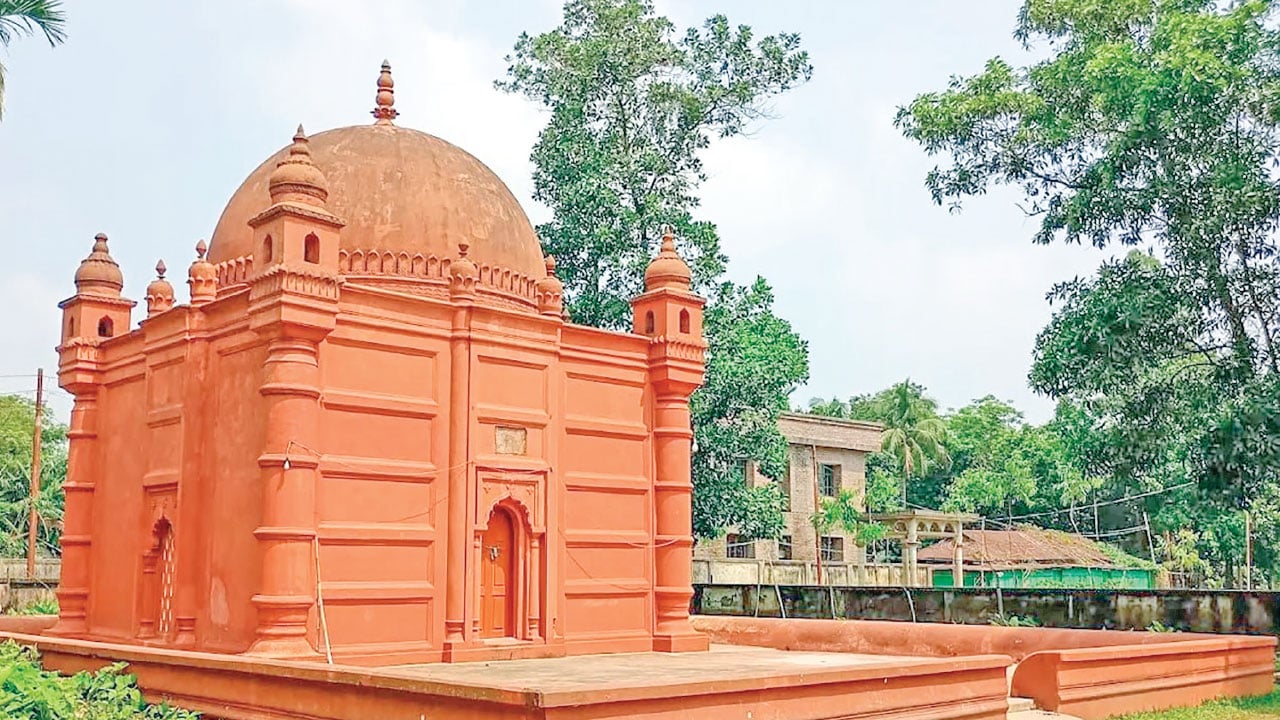 স্থাপত্যশৈলীতে অনন্য ‘খানবাড়ী’ জামে মসজিদ