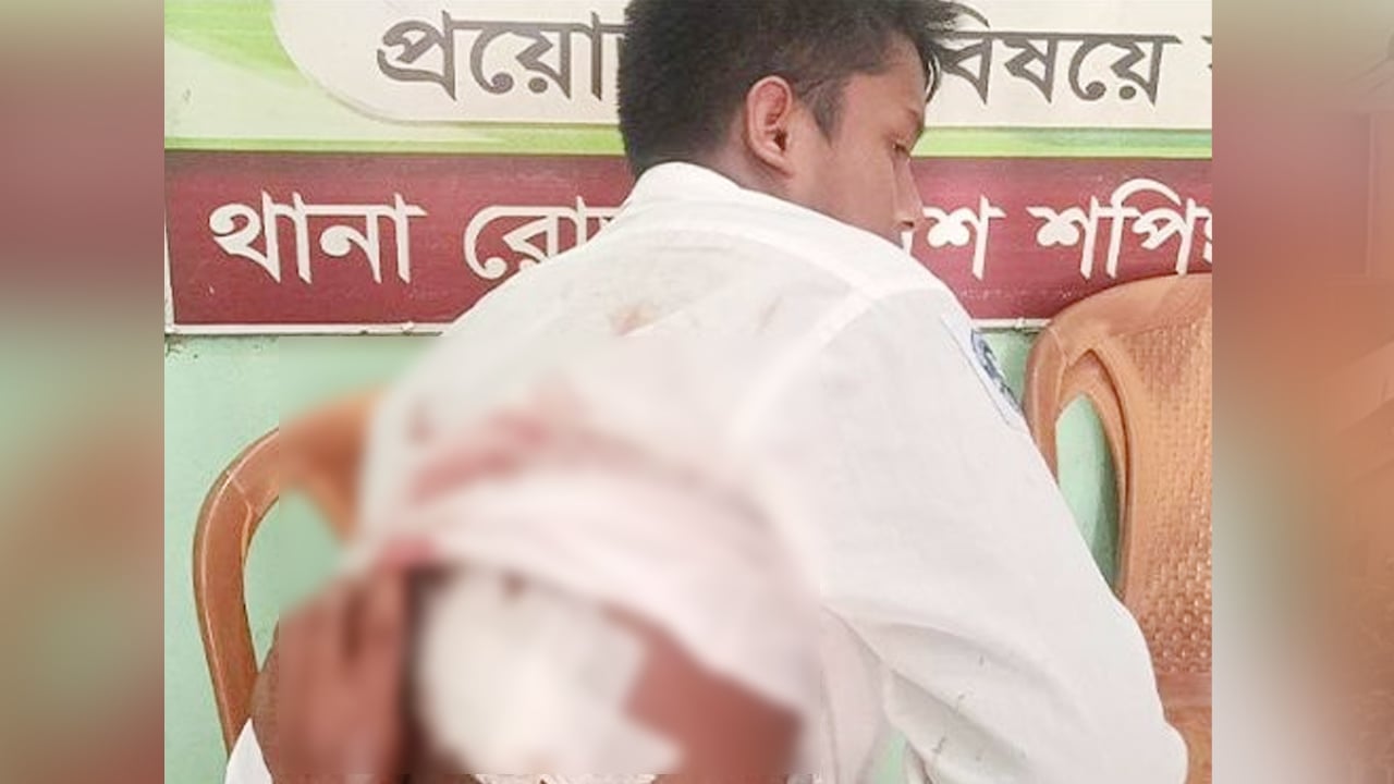 পরীক্ষায় উত্তরপত্র না দেখানোয় সহপাঠীকে ছুরিকাঘাতের অভিযোগ