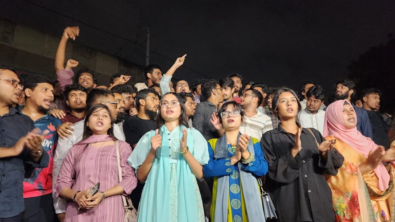 এনসিপি নেতাকর্মীদের ওপর হামলার প্রতিবাদে ঢাবিতে ছাত্রশক্তির বিক্ষোভ