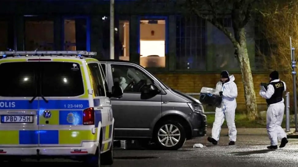 সুইডেনে স্কুলে গুলি, নিহত ১১