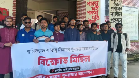 দ্রুত শাকসু নির্বাচনের দাবিতে শাবিপ্রবি শিক্ষার্থীদের বিক্ষোভ