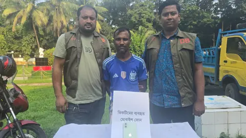 তাজমিনকে হত্যা নিশ্চিত করে আইফোন নিয়ে পালিয়ে যায় সুমন