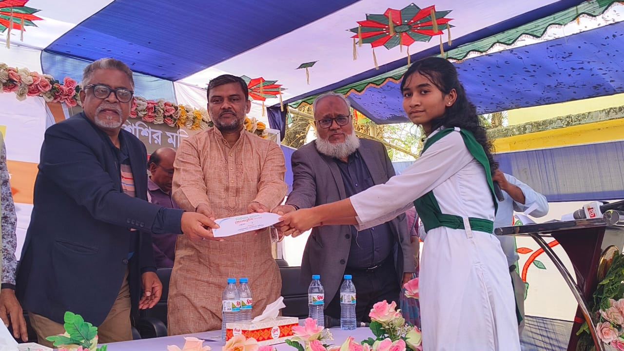 সুনামগঞ্জে শিশির মনির মেধাবৃত্তি চালু