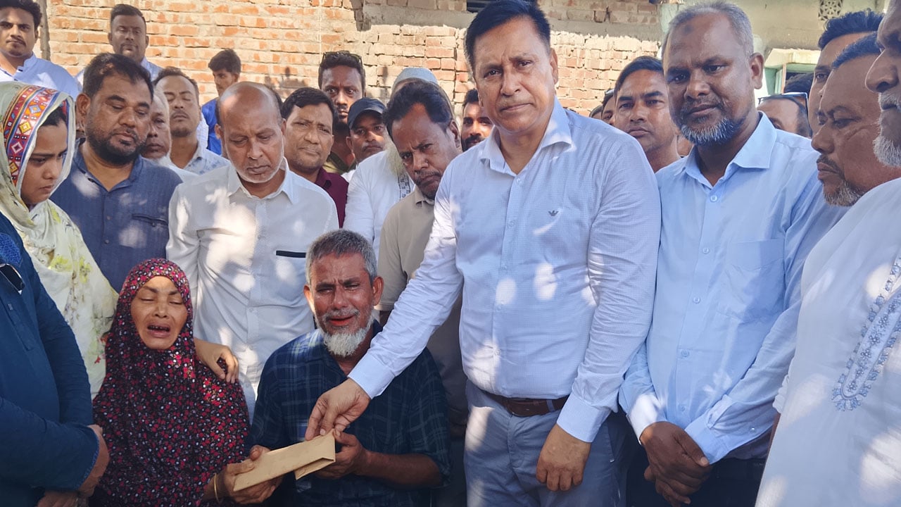 শিশু সানজিদার পরিবারকে বিএনপির আর্থিক অনুদান