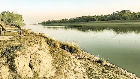 সুরমায় সেতুর অভাবে অর্ধশতাধিক গ্রামের মানুষের দুর্ভোগ