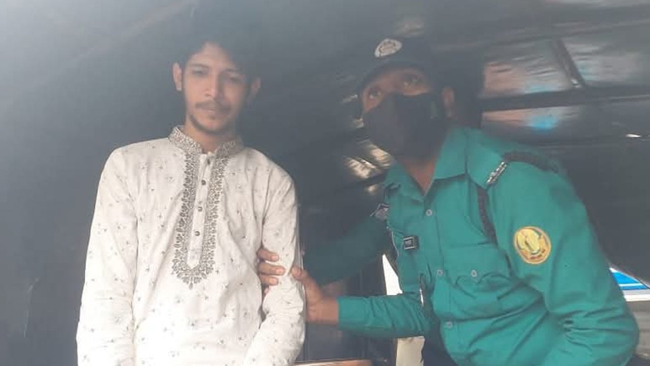 শাবিপ্রবিতে ক্লাসে এসে আটক ছাত্রলীগ কর্মী