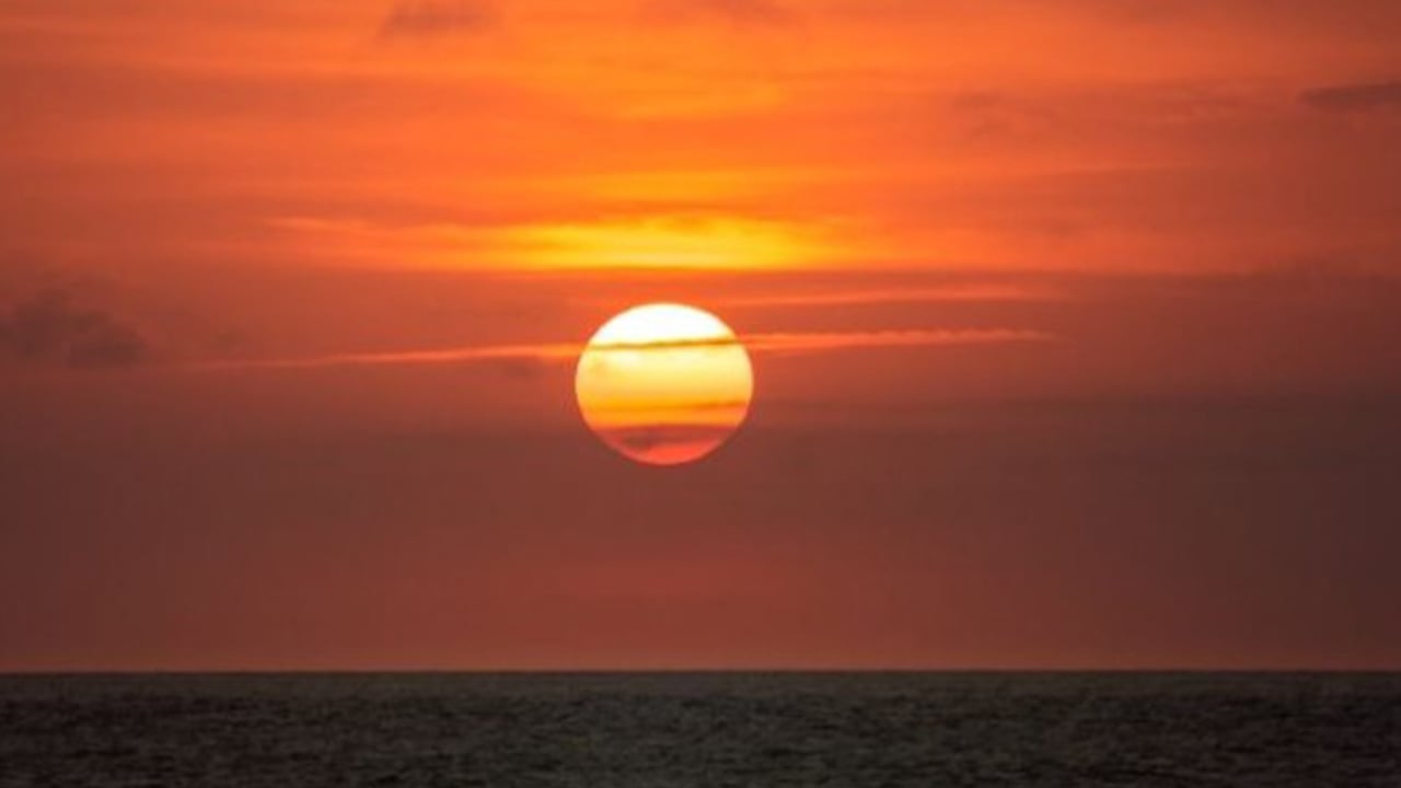 অস্ত যাওয়ার সময় সূর্য কেন কমলা-লাল রং ধারণ করে