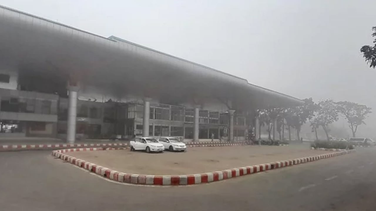 সৈয়দপুরে ঘন কুয়াশা, অপেক্ষায় বিমানযাত্রীরা