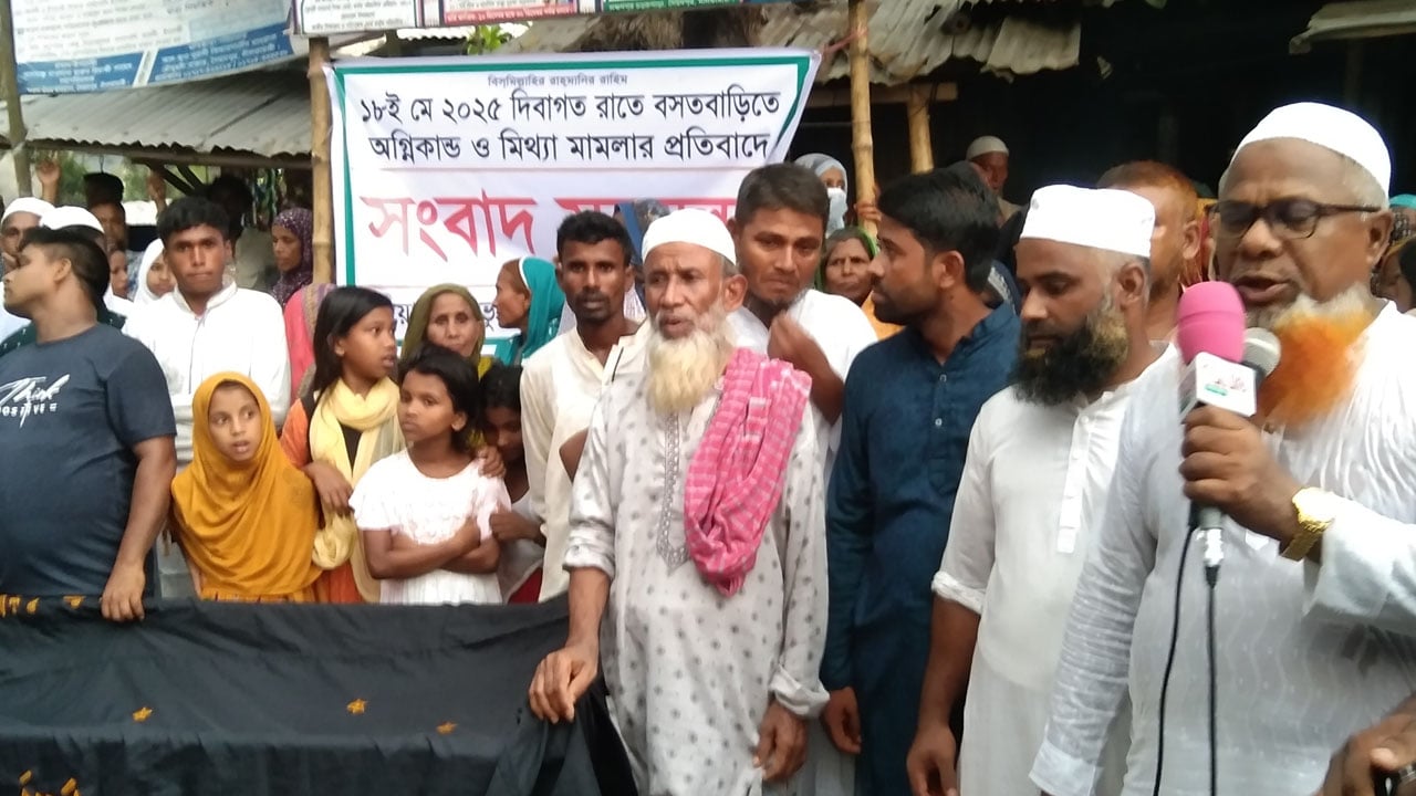 লাশ সামনে রেখে পরিবারের সংবাদ সম্মেলন