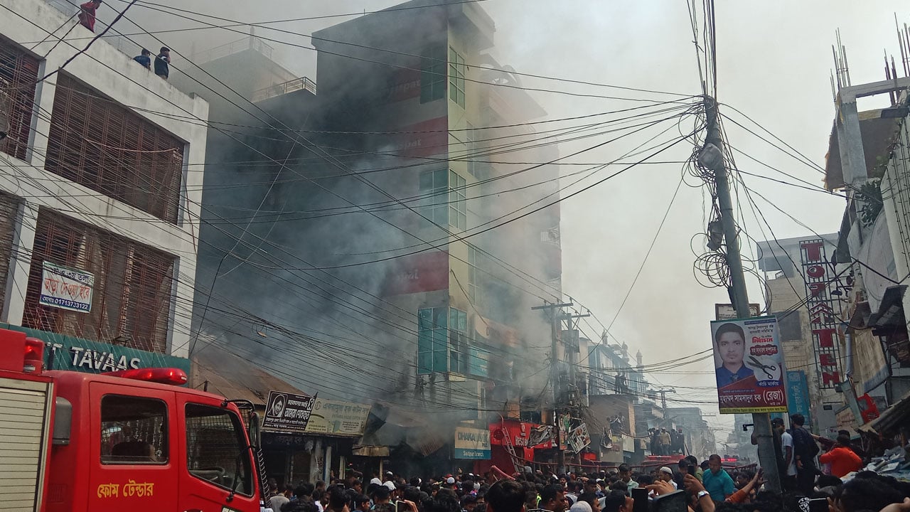 সৈয়দপুরে ঢাকা ব্যাংকে আগুন