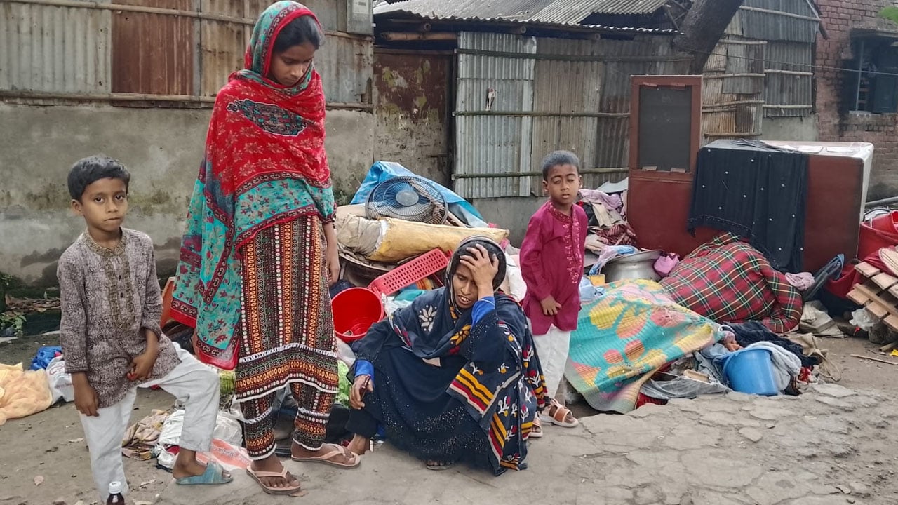 অসহায় গৃহবধূর বাড়ি উচ্ছেদ করে দখল, বিএনপি নেতার বিরুদ্ধে মামলা