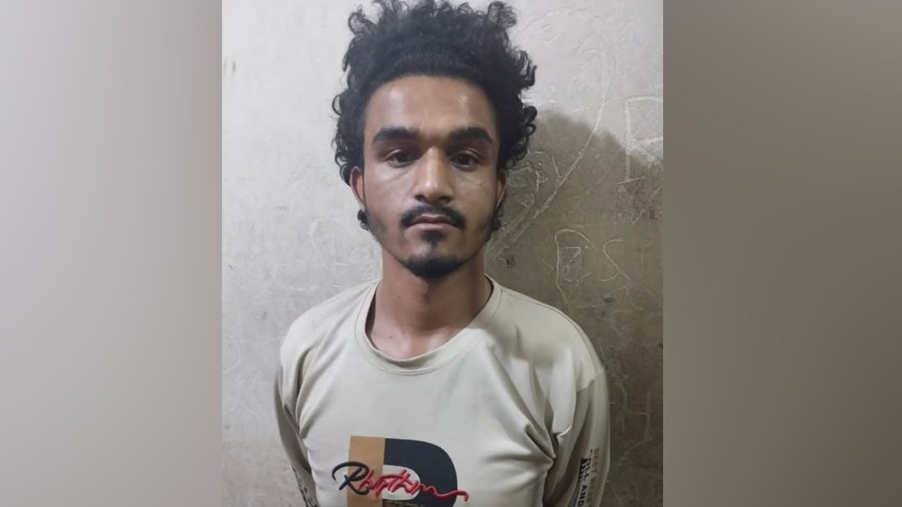 পুলিশের রেকারকৃত মোটরসাইকেল আত্মসাতে ড্রাইভার গ্রেপ্তার